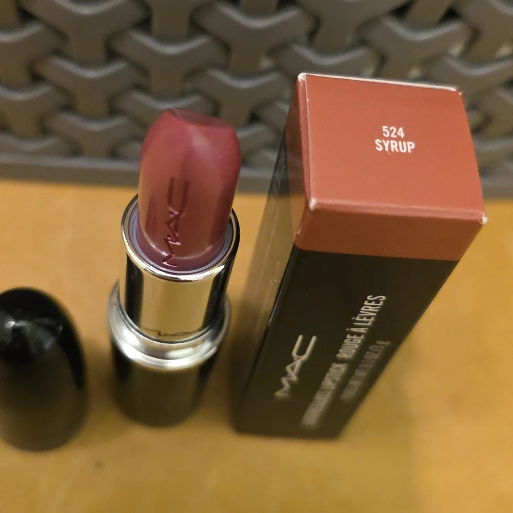 MAC LUSTREGLASS SHEER-SHINE LIPSTICK SYRUP/Blue Pink. DISCONTINUED COLOR💥